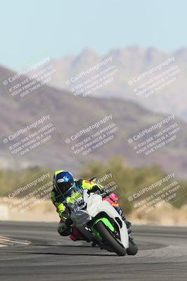 media/Oct-30-2025-Racers Edge (Thu) [[dabbdaf680]]/3-B Group/Session 2 (Turn 14)/